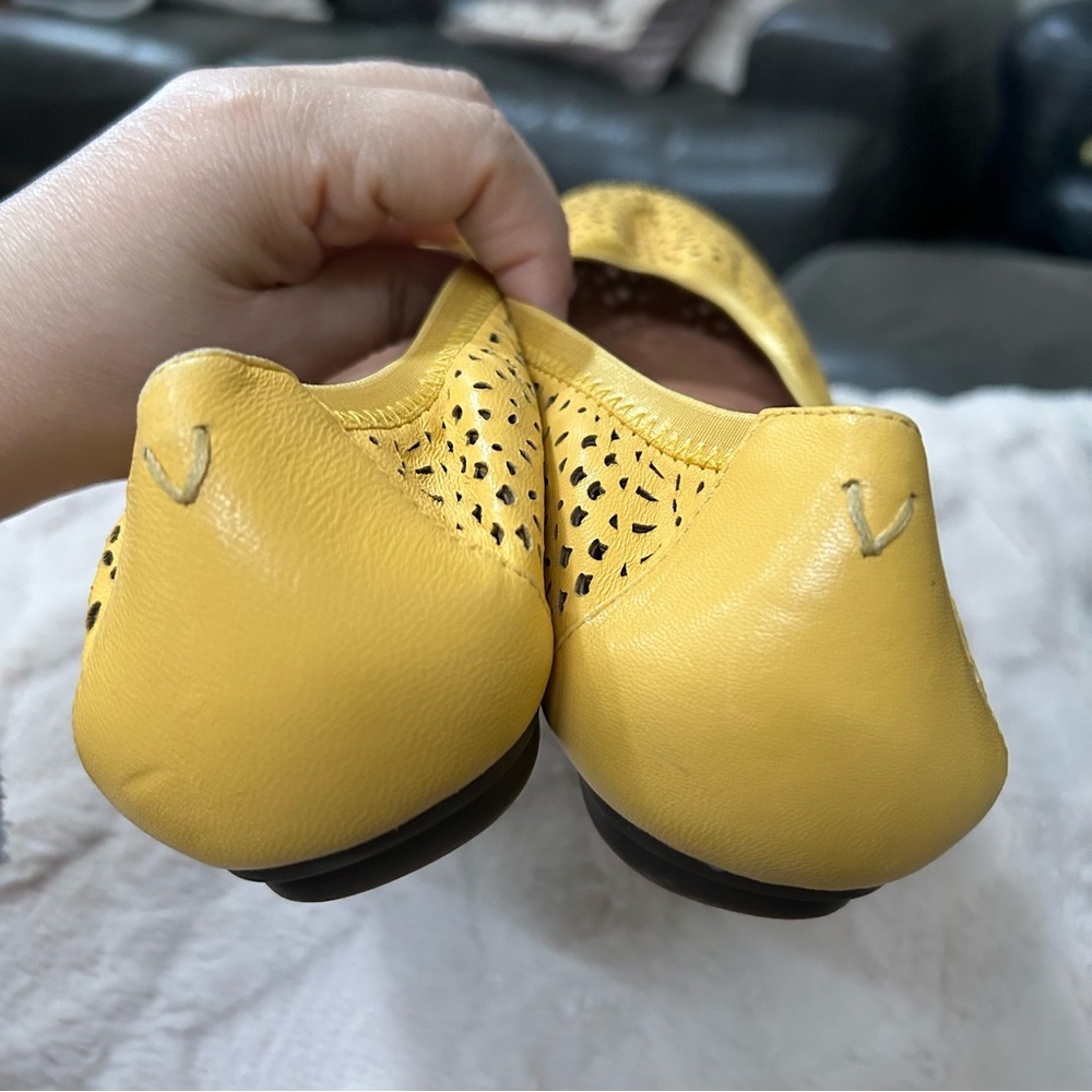 Vionic Robyn Perforated Flats Yellow Size 8 M Buttercup EUC Worn Once - Picture 6 of 12